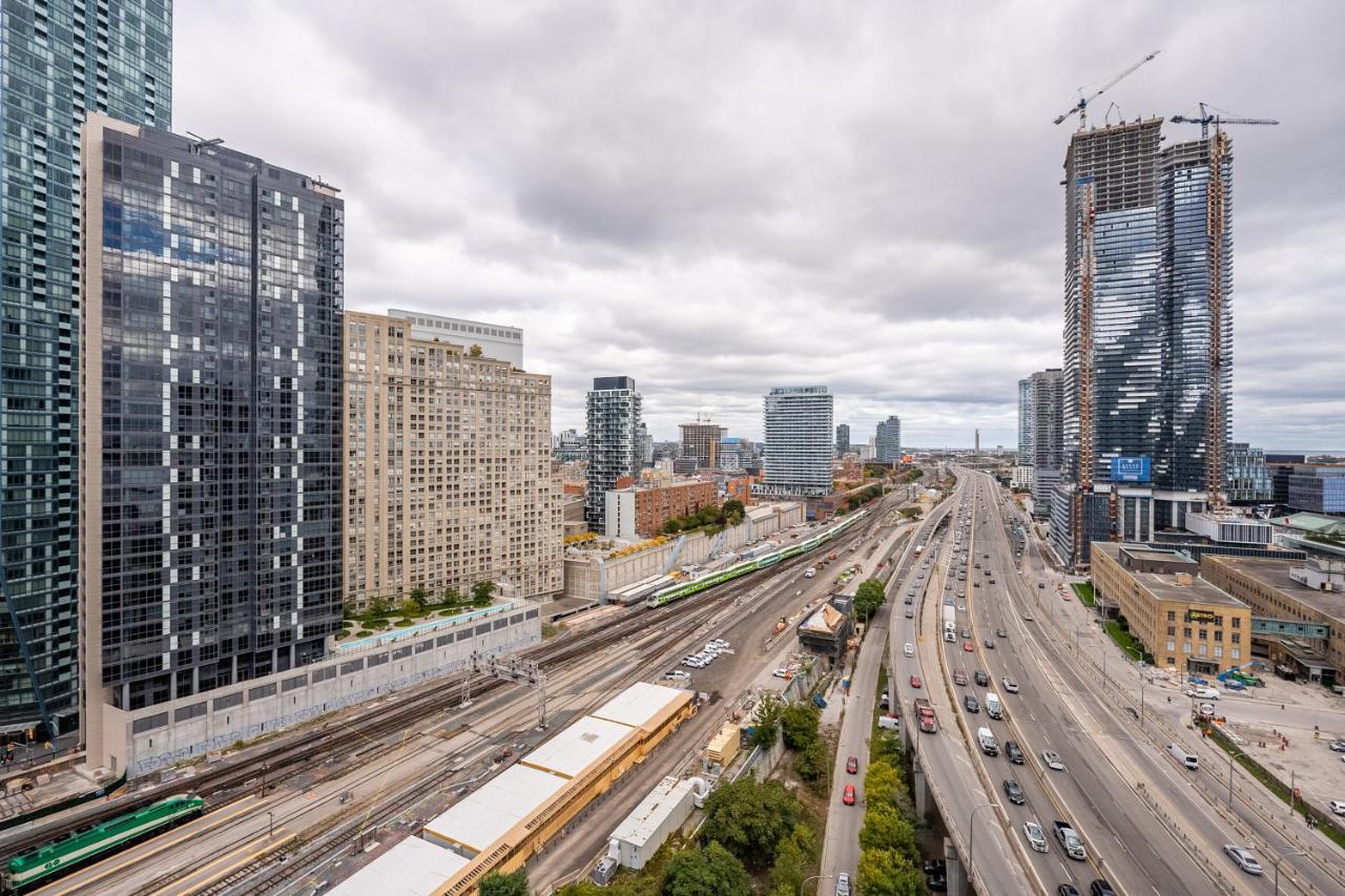 Globalstay Yonge St Condos تورونتو المظهر الخارجي الصورة